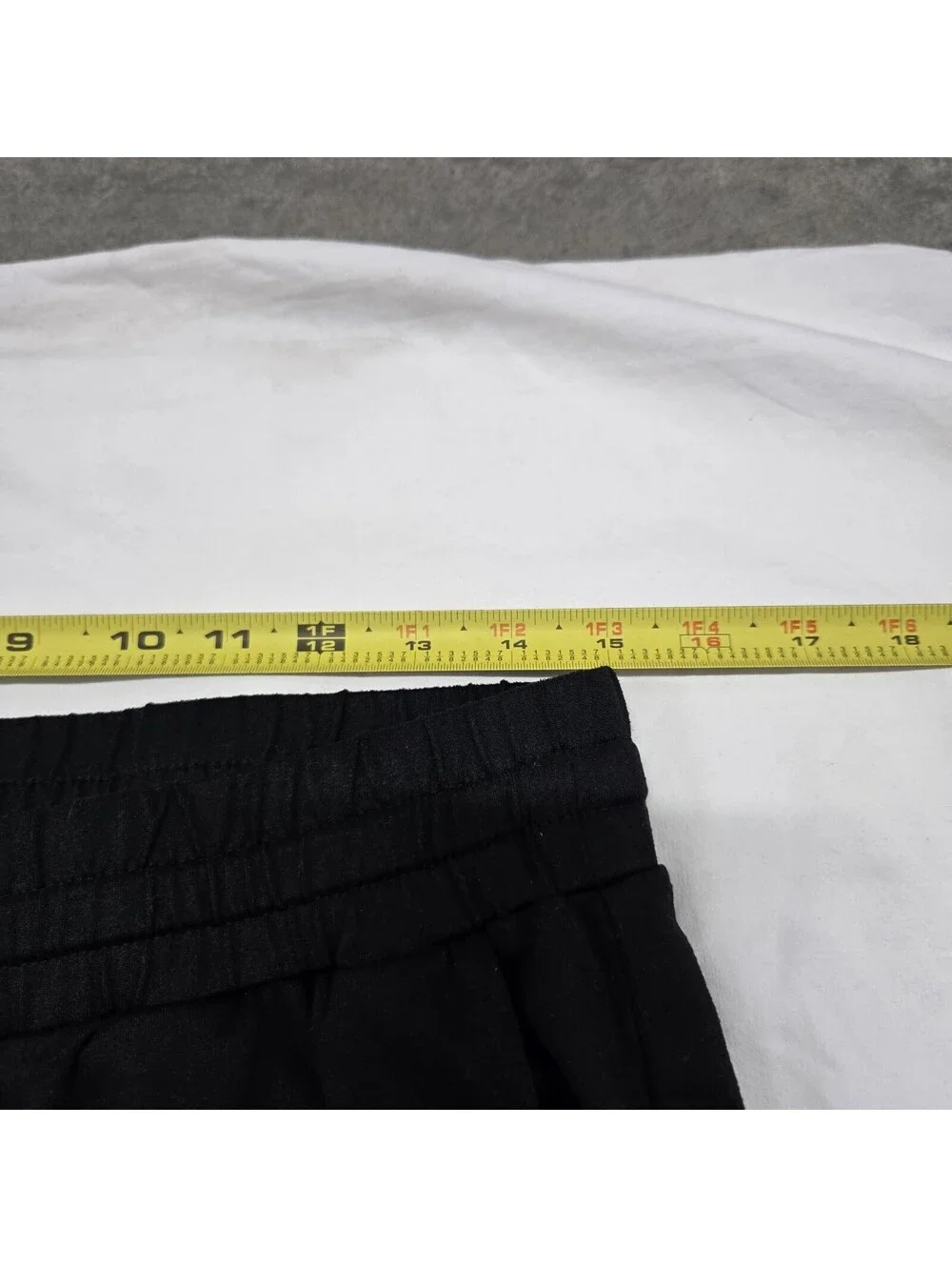 EUC Size MEDIUM Men's Feat Roam Performance Athletic Pants Black Zip Pockets